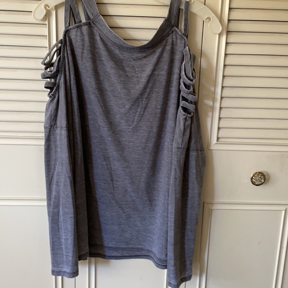 Express Cold Shoulder Top - Picture 4 of 4